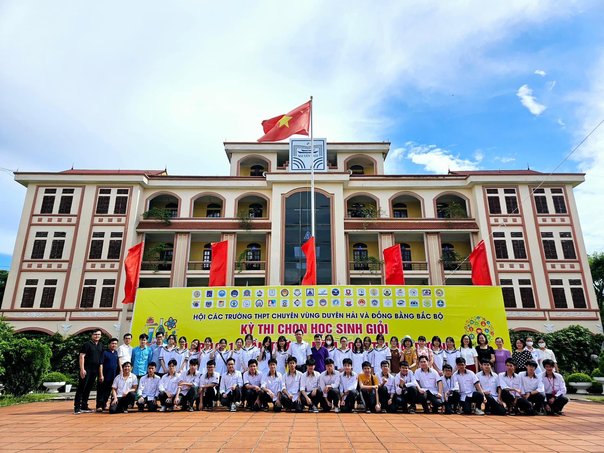 65 học sinh trường THPT chuyên Lê Hồng Phong, Nam Định đoạt giải trong kỳ thi chọn HSG các trường THPT chuyên khu vực DH&ĐBBB lần thứ XV
